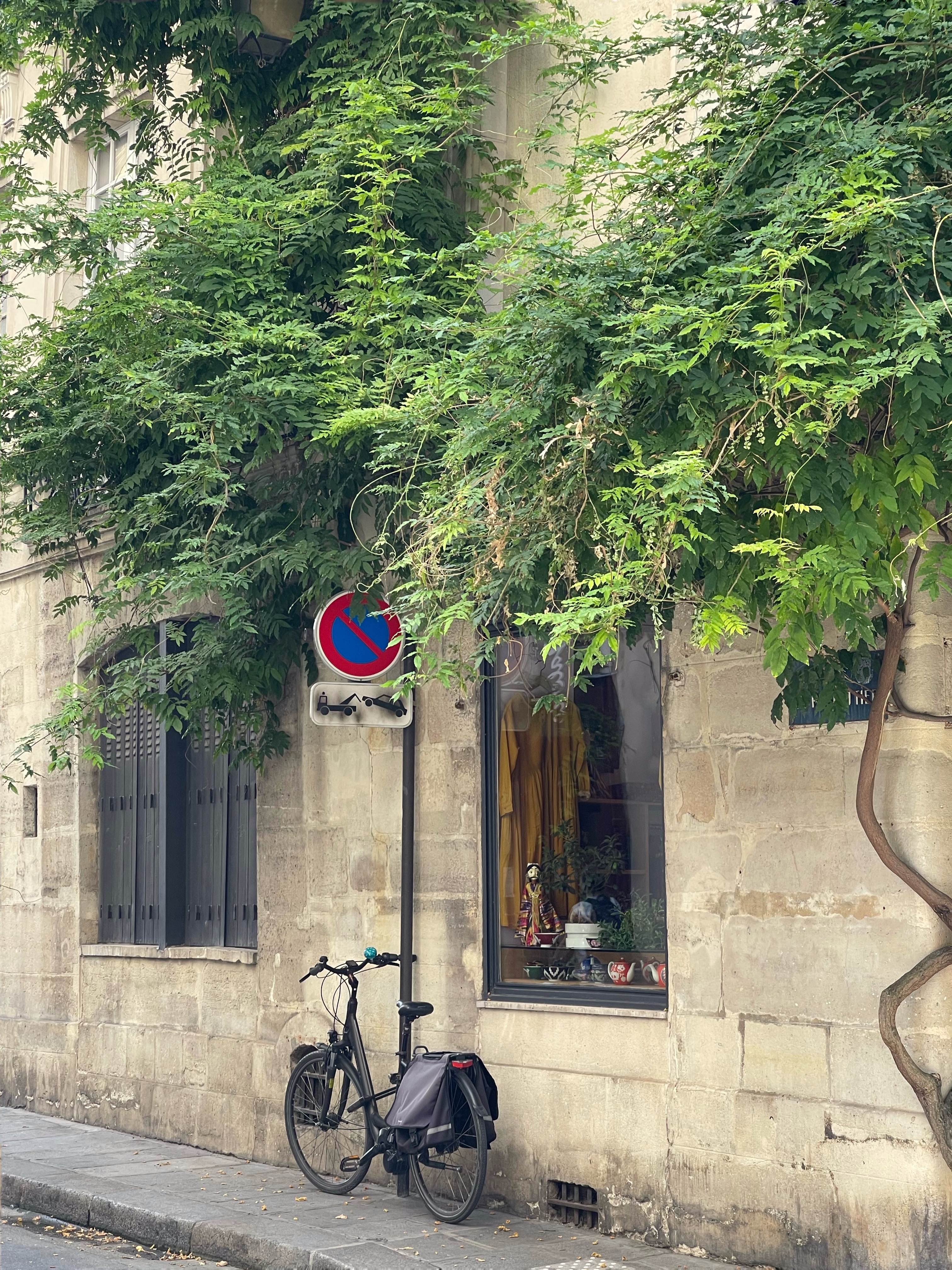 The Wonders of Paris – Colorful Streets